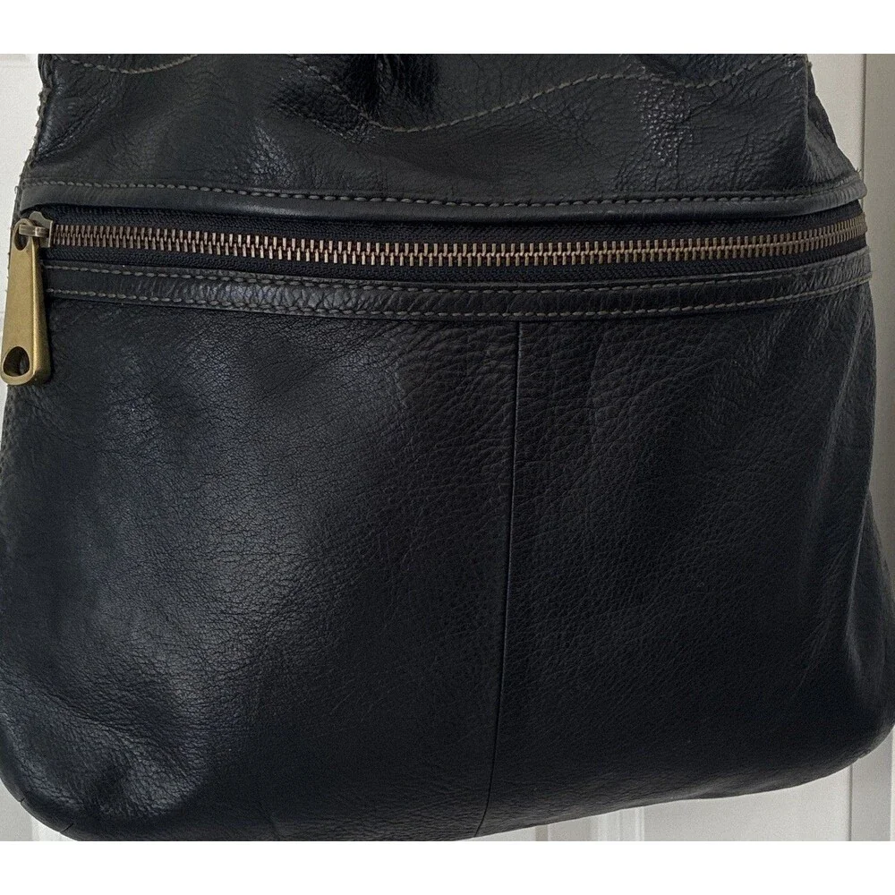 Fossil Black Pebbled Shoulder Bag Brown Strap Zip Lined Pockets Gold Key
